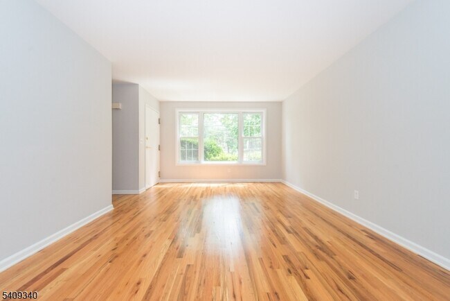 Building Photo - 388 Morris Ave