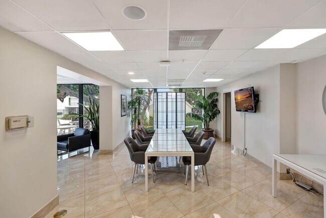 Building Photo - 5420 N Ocean Dr