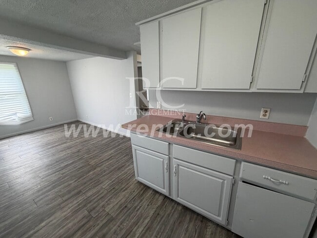 Building Photo - 1206.5 Robinson-