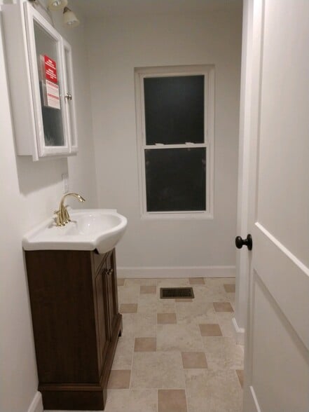 2nd private bathroom - 704 cherry st