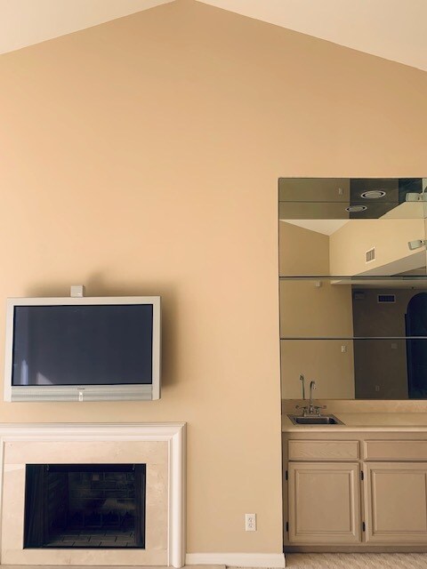 14 foot ceilings - 2142 Century Park Ln