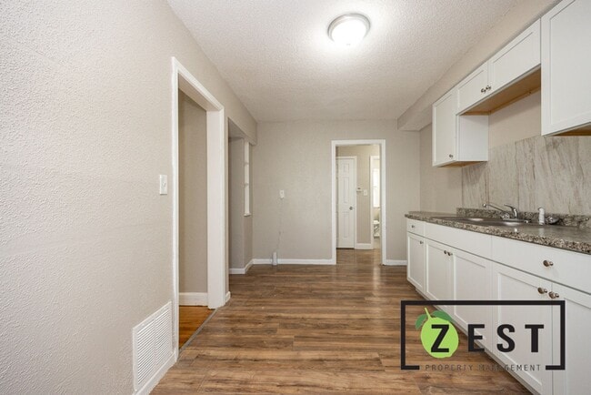 Building Photo - MOVE IN READY! OPEN HOUSE THURSDAY JUNE 26...