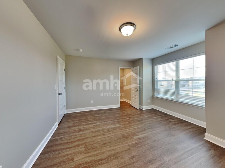 Building Photo - 5305 Tupelo St