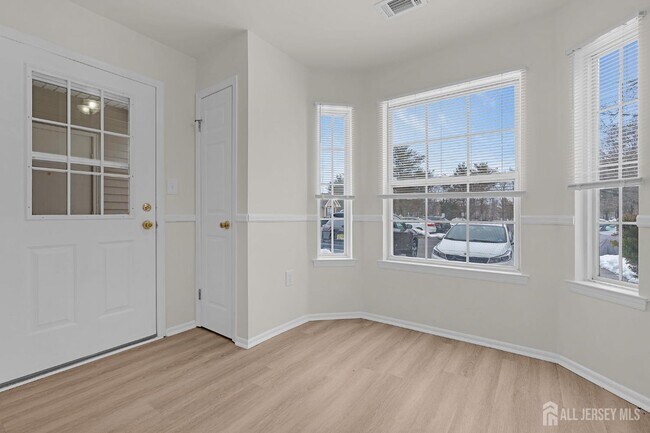 Building Photo - 12 High Pointe Way