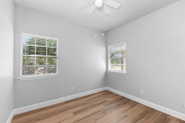 Building Photo - 1207 York Castle Dr