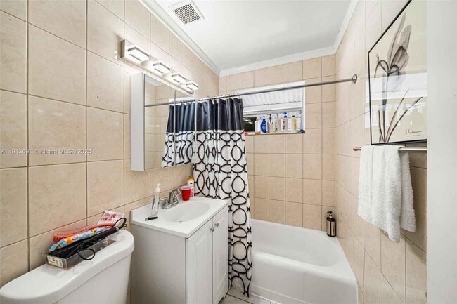 Building Photo - 600 SW 10th St