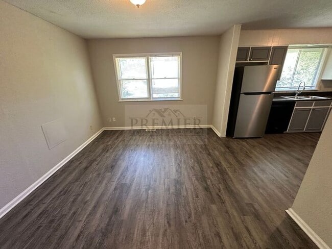 Building Photo - 4 bd/1.5 ba house Rent $1475 -11808 Smalle...