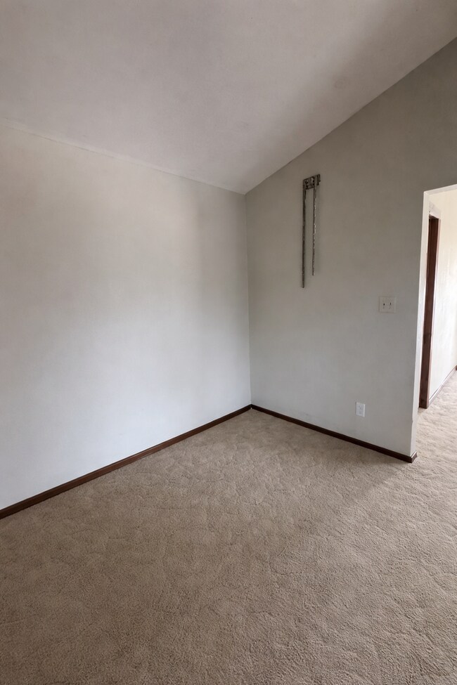 Building Photo - Renovated 2BR House | Storage Shop Included | All Animals Welcome | El Dorado Springs MO