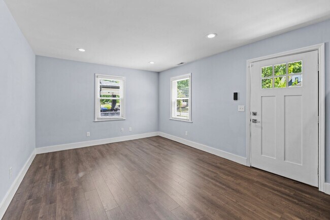 Building Photo - Beautiful 2 bedroom, 1 bath home near Downtown Durham, High-end Finishes and fenced-in backyard!