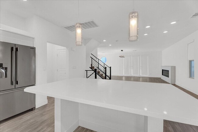 Building Photo - MOVE-IN SPECIAL! 1/2 OFF 1ST MONTHS RENT OAC!