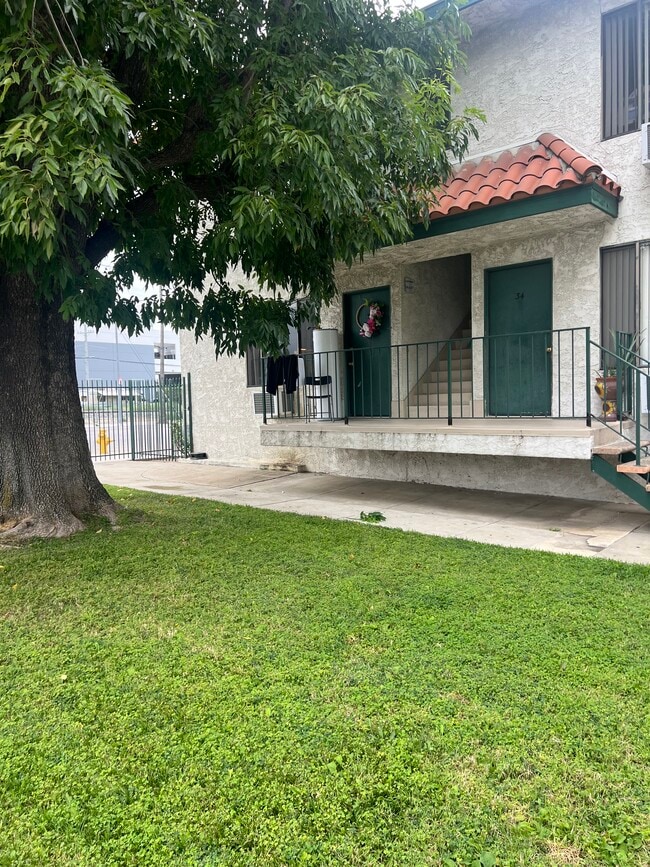 Building Photo - San Fernando Apts