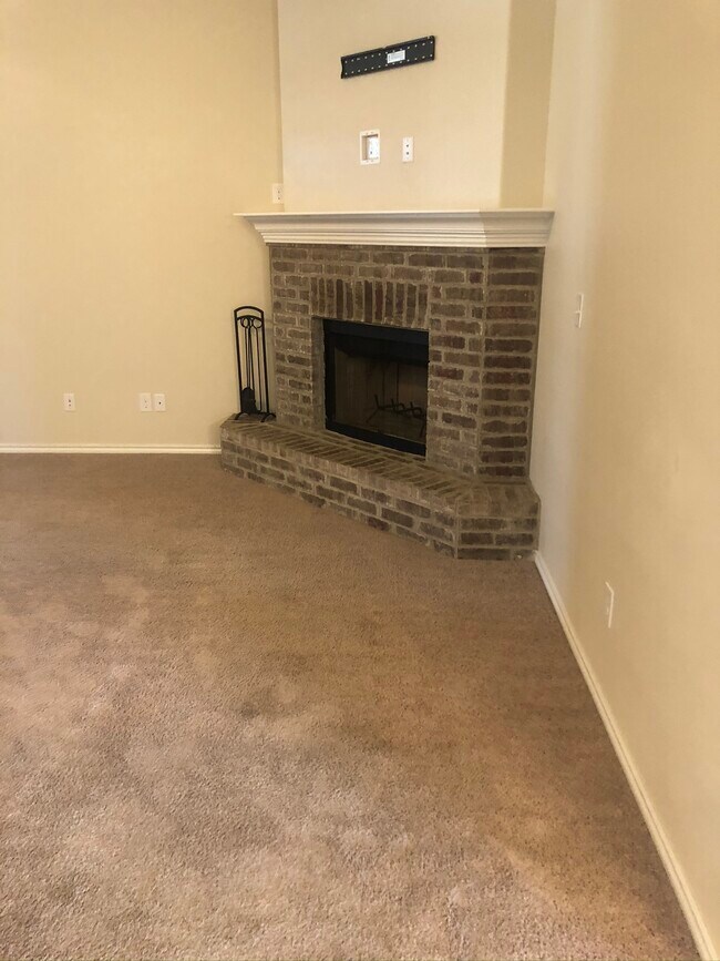 Building Photo - 1026 E 93rd St