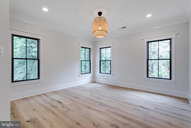 Building Photo - 5615 McLean Dr