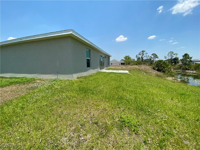Building Photo - 1000 NE 44th Ln