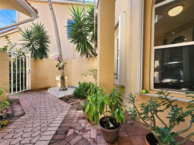 Building Photo - 21028 NE 34th Ct