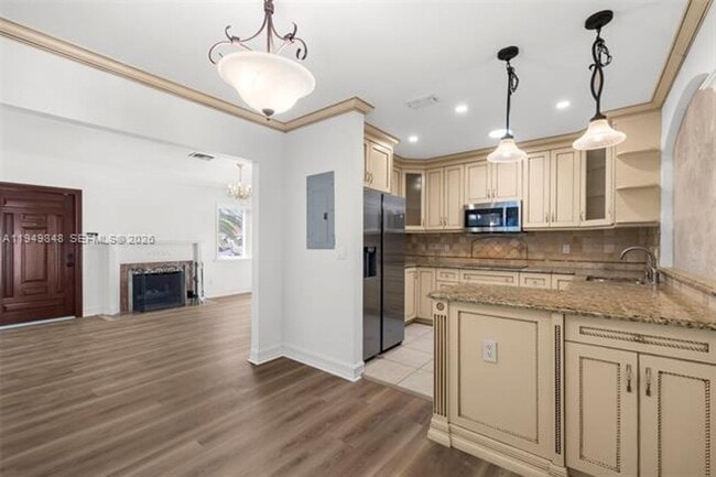 Building Photo - 3411 SW 27th St