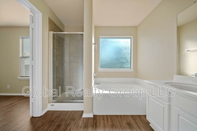 Building Photo - 117 Bronco Bend