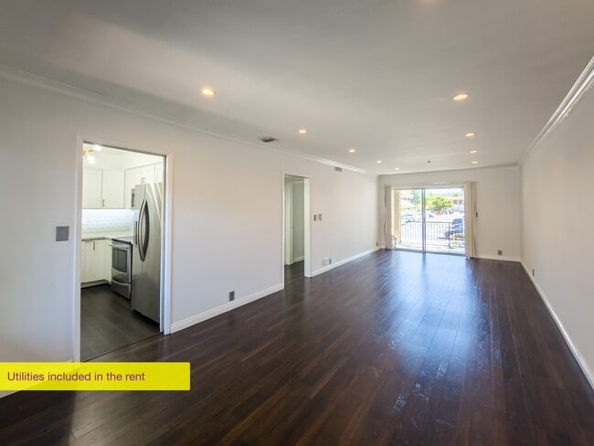 Building Photo - 215 N Kenwood St