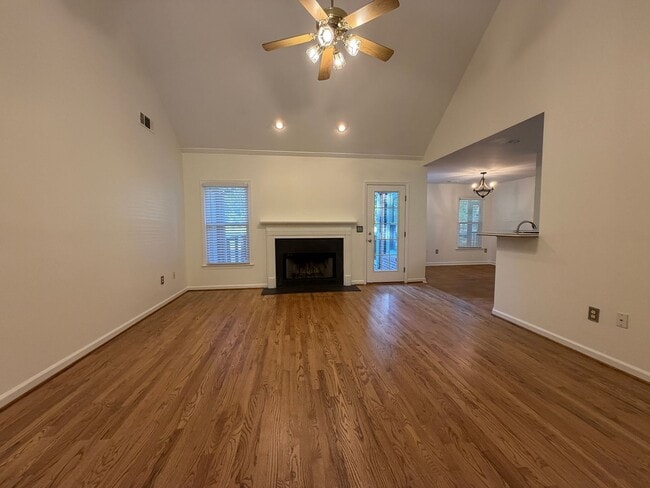 Building Photo - Beautiful Pet-Friendly, 3 Bedroom, 2 Bath House in Bogart, Georgia on 1-acre lot