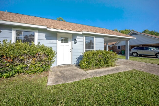Building Photo - Charming 3-Bed, 1-Bath Home - Fully Remode...