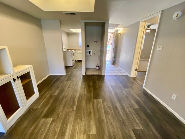 Building Photo - 2 bedroom 2 bath Condo near ASU