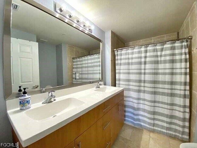 Building Photo - 13180 Bella Casa Cir