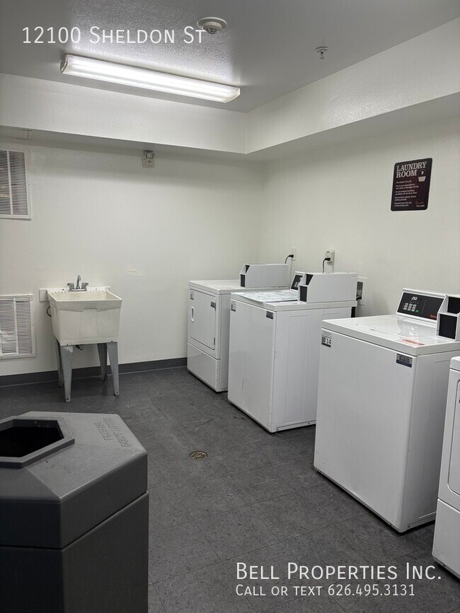 Building Photo - 12100 Sheldon St