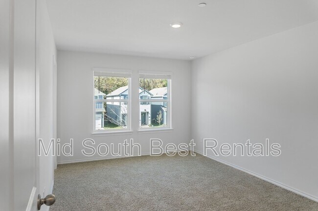 Building Photo - 7015 Vining Dr