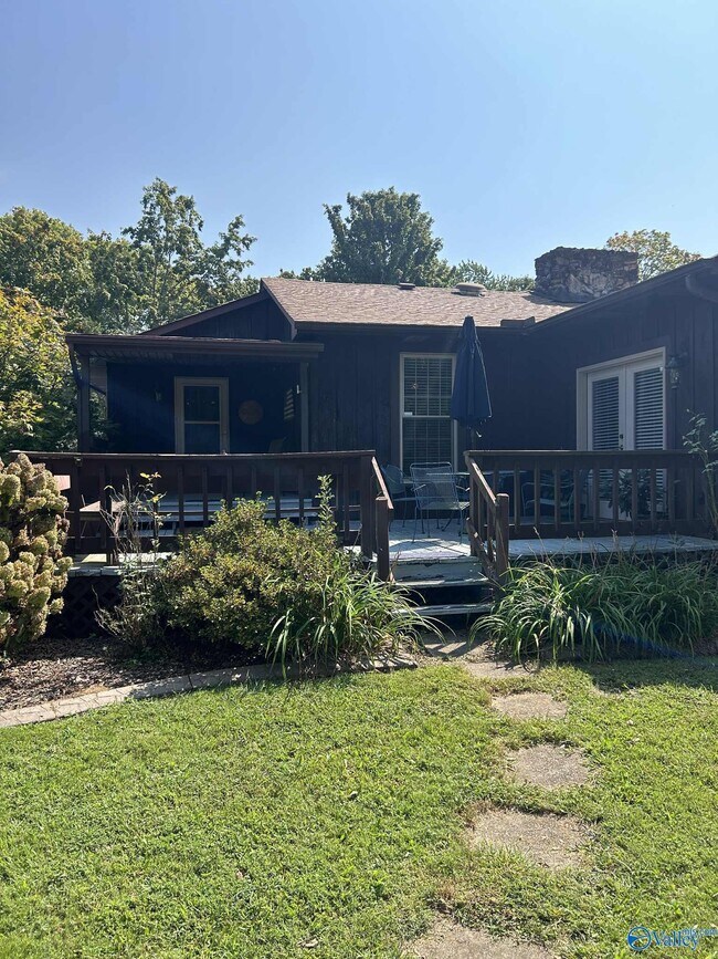 Building Photo - 17835 Oakdale Rd