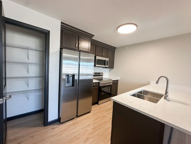 Building Photo - New! Beautiful 2 Bed, 2 Bath Apartment in ...