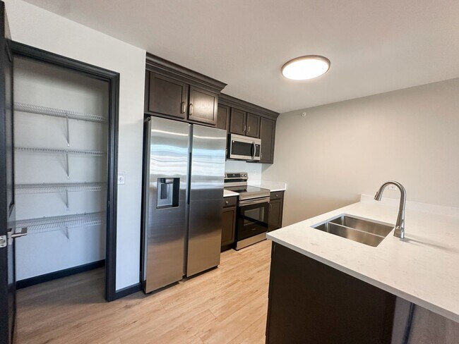 Building Photo - New! Beautiful 2 Bed, 2 Bath Apartment in PRIME location! Furnished & Unfurnished Options Available!