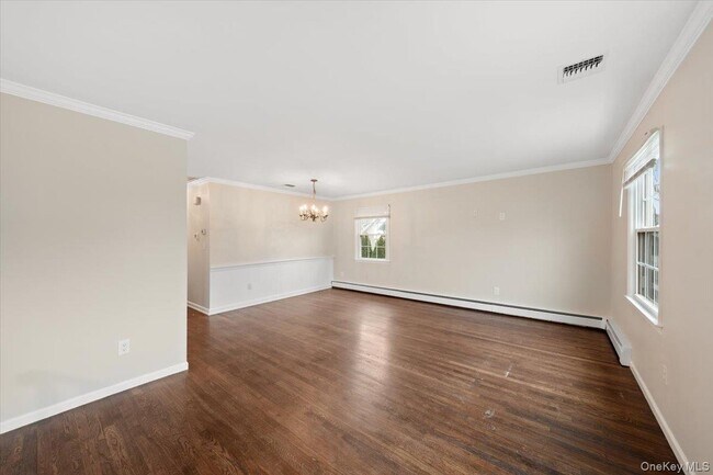 Building Photo - 1736 Central St