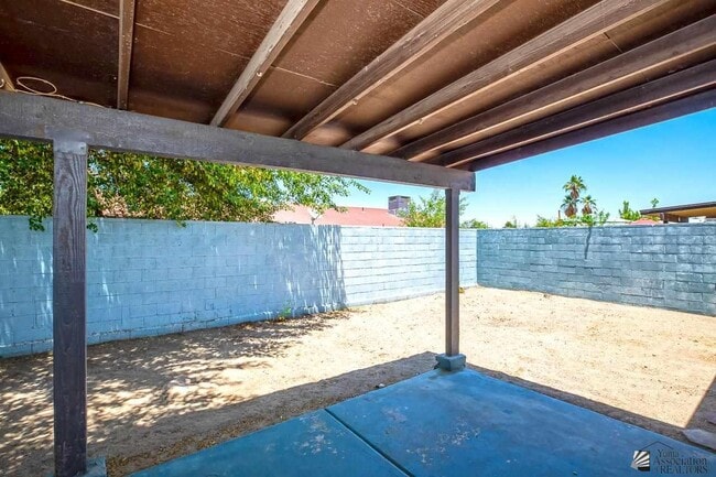 Building Photo - 1414 W Santa Maria Way