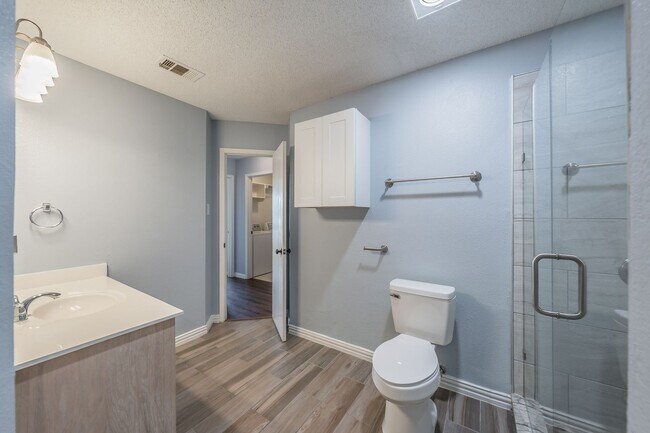 Building Photo - Spacious single-story 4-bedroom, 2-bath home in Arlington, Mansfield ISD