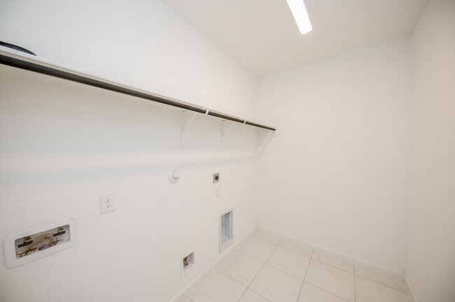 Building Photo - 42514 Summer Crst Rd