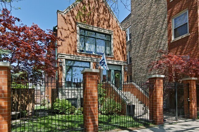 Building Photo - 1912 W Byron St