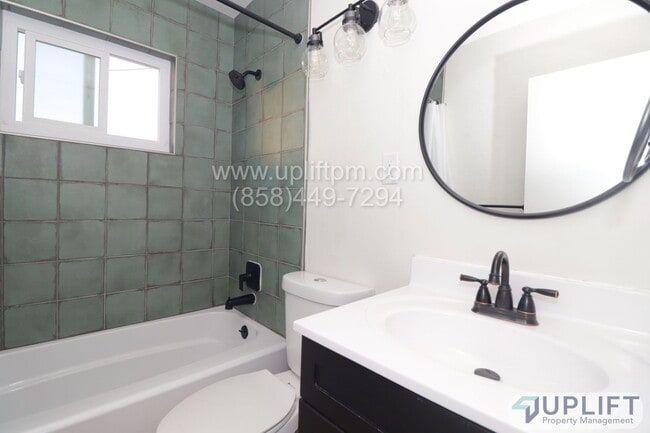 Building Photo - 721 D St