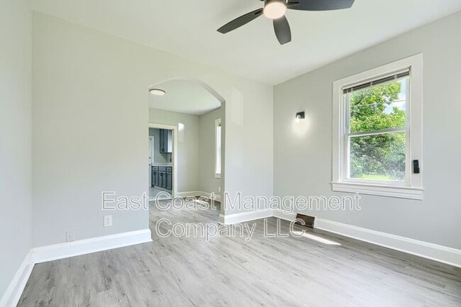 Building Photo - 501 Middle River Rd