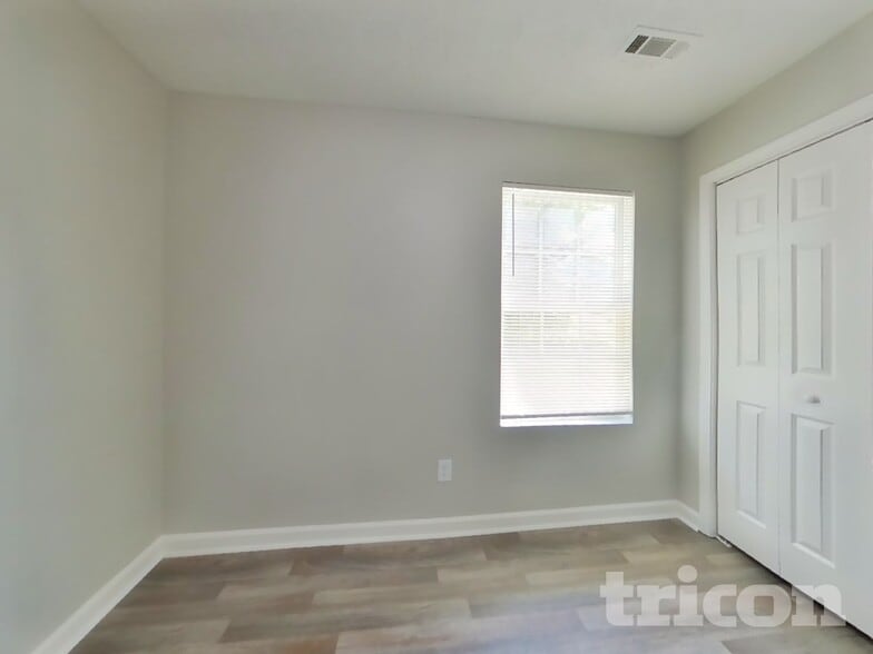 Building Photo - 205 Inverness Trce