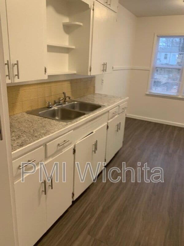 Building Photo - 2328 S Broadview St