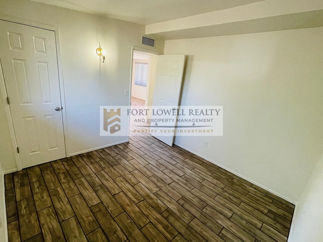 Building Photo - The Richey - 2 Bed / 1 Bath End Unit in Central Tucson!