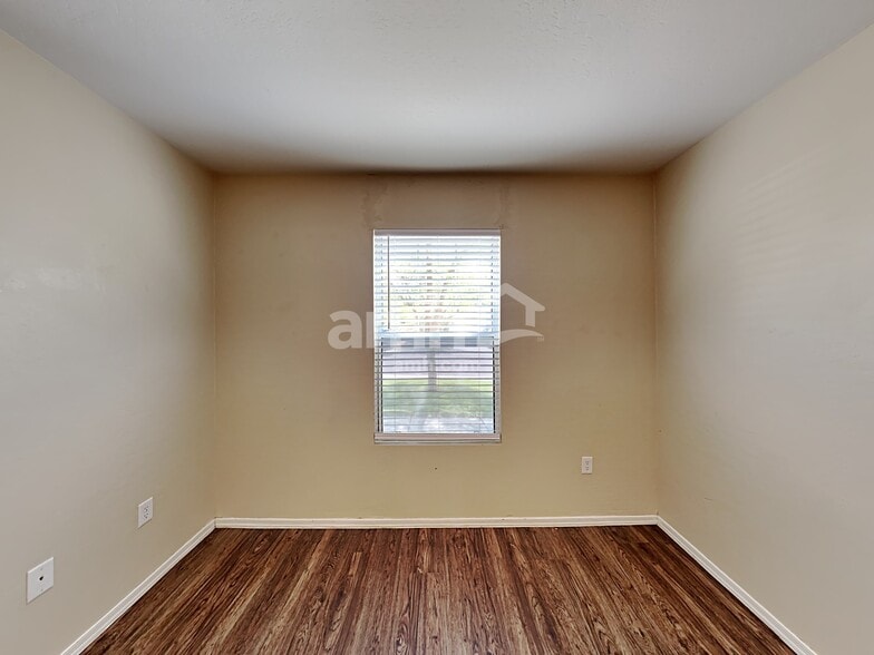 Building Photo - 13440 W Rhine Ln