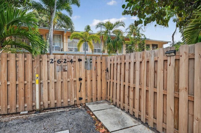 Building Photo - 2624 NE 30th Pl