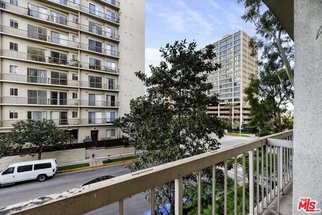 Building Photo - 10751 Wilshire Blvd