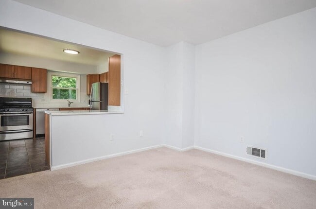 Building Photo - 2812 Yeonas Dr
