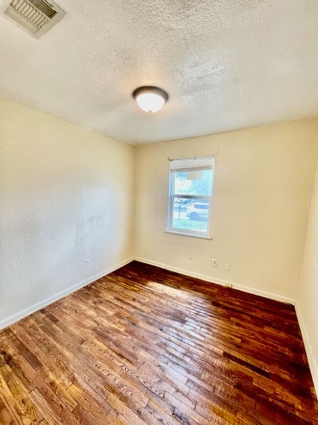 Building Photo - 2605 Speight Ave