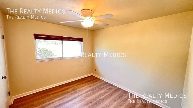 Building Photo - 1516 Dove Dr