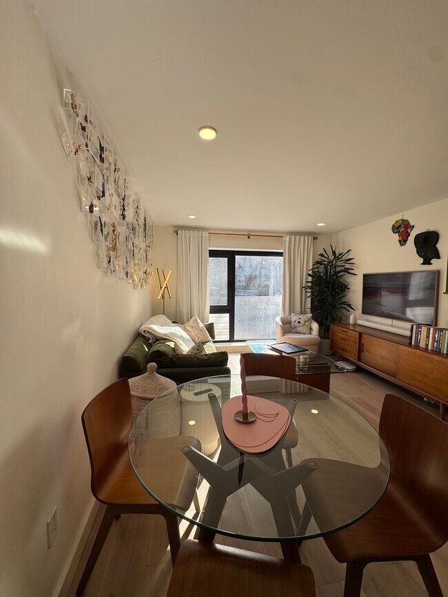 Building Photo - Amazing apartment in Mission Hill