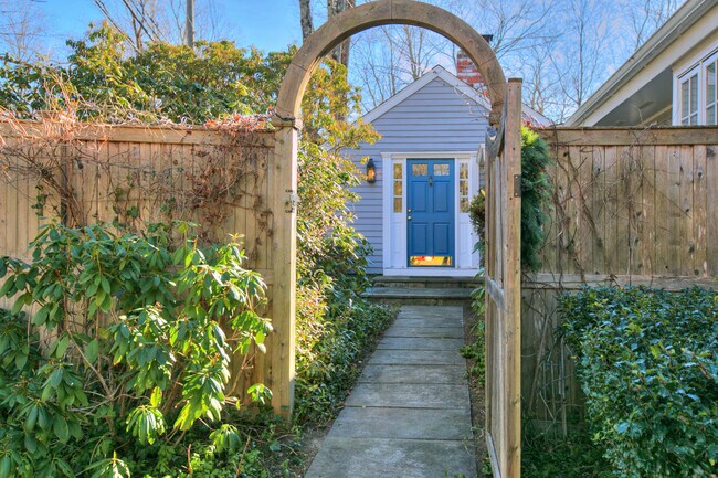 Building Photo - 562 Canoe Hill Rd