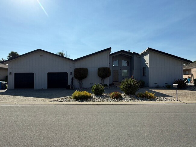 Primary Photo - 1260 S Ridgemark Dr